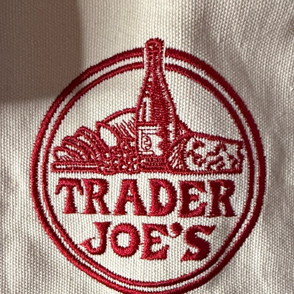 Trader Joe’s Green and Off White  2 Tote Bags NWT - Picture 2 of 4